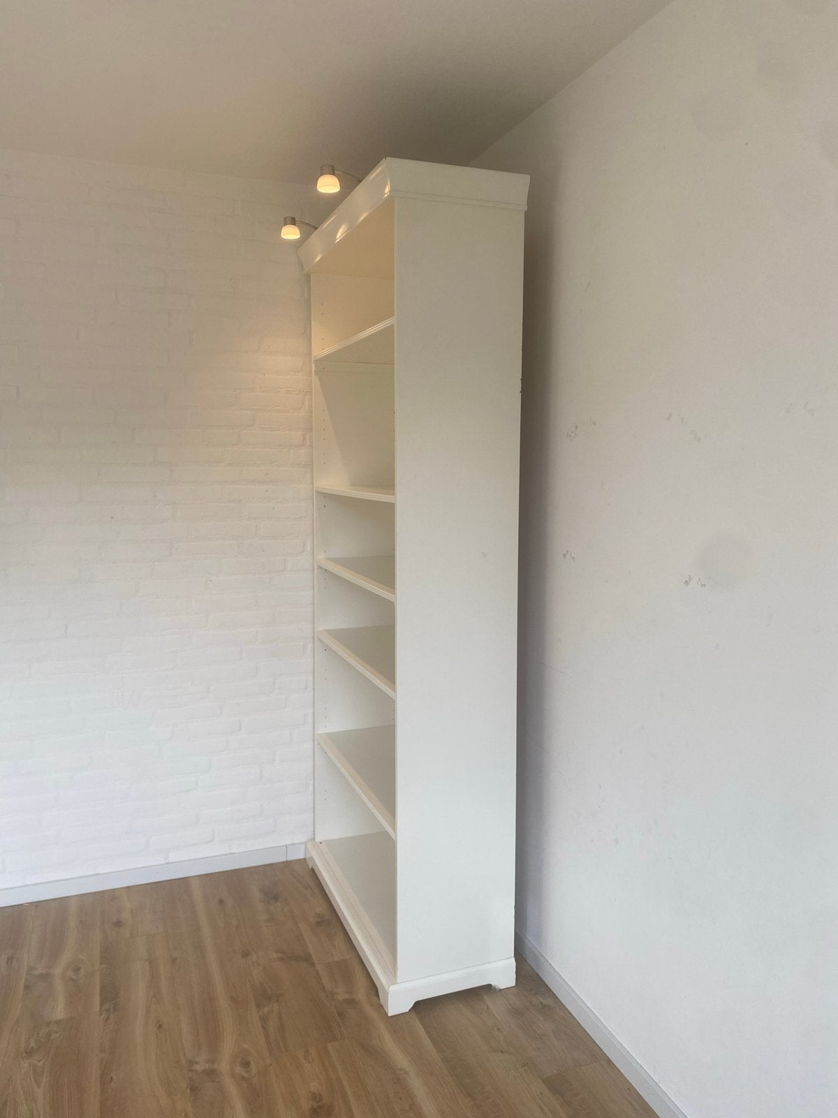 Witte Boekenkast met Verlichting - Zo goed als nieuw, Ophalen, Met plank(en), 200 cm of meer, 50 tot 100 cm