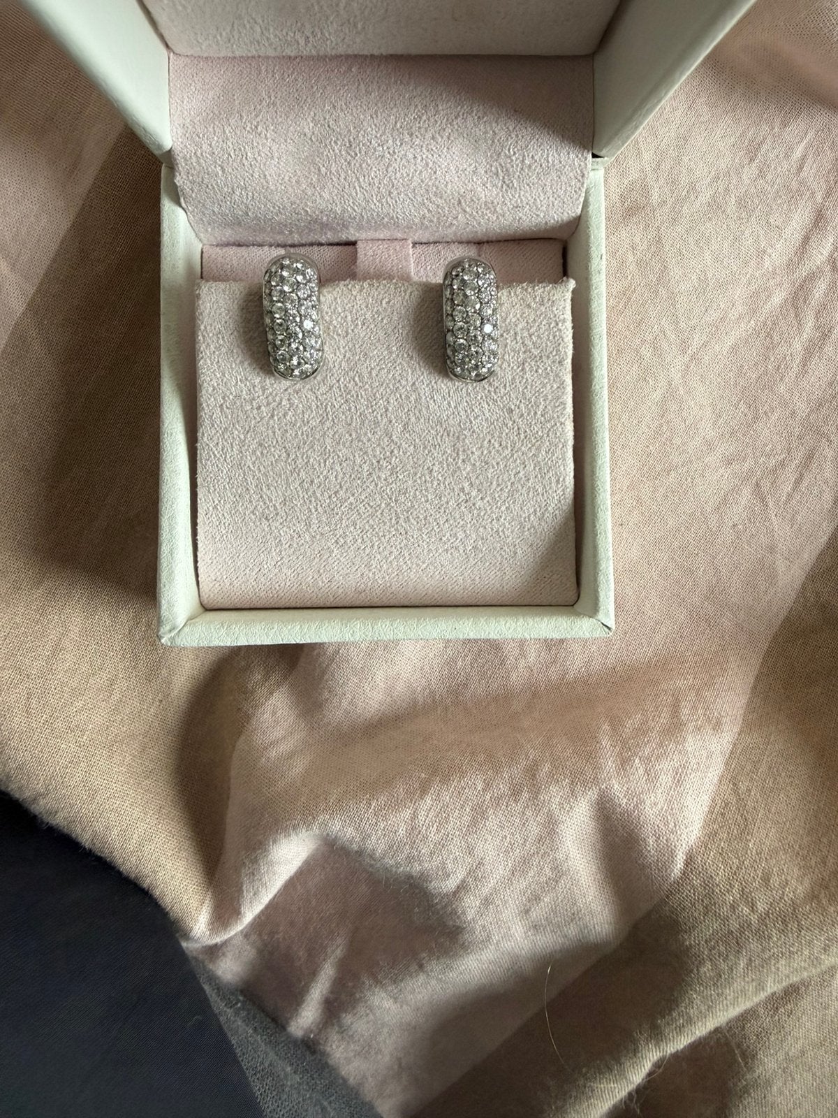 18 karaat witgouden oorbellen met diamanten, Sieraden, Tassen en Uiterlijk, Oorbellen, Wit, Ophalen of Verzenden, Zo goed als nieuw