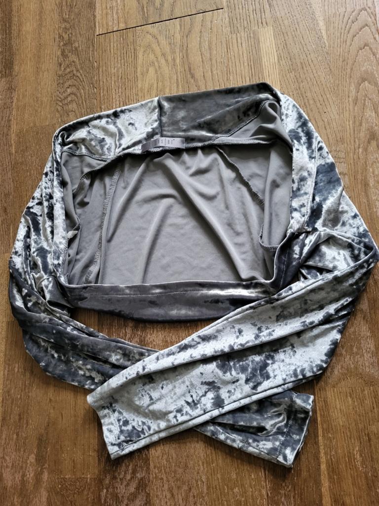 Glanzende lichtgrijze bolero XL - Transfer - Feestelijk!, Transfer, Ophalen of Verzenden, Zo goed als nieuw