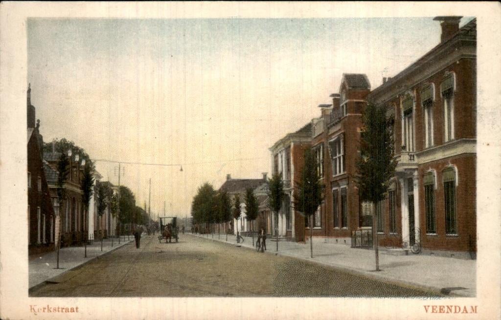 Veendam - Kerkstraat - Straatzicht, Verzamelen, Ansichtkaarten | Nederland, Ophalen of Verzenden, 1920 tot 1940, Gelopen, Groningen
