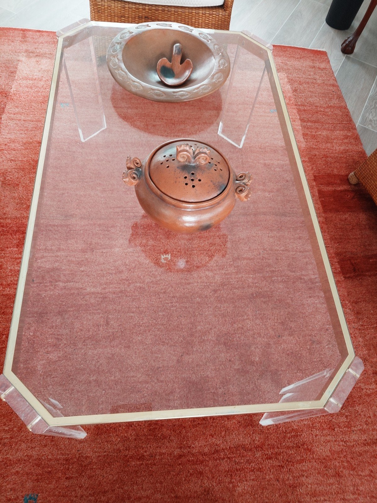 Glazen salontafel met gouden accenten en plexiglas poten, Ophalen of Verzenden