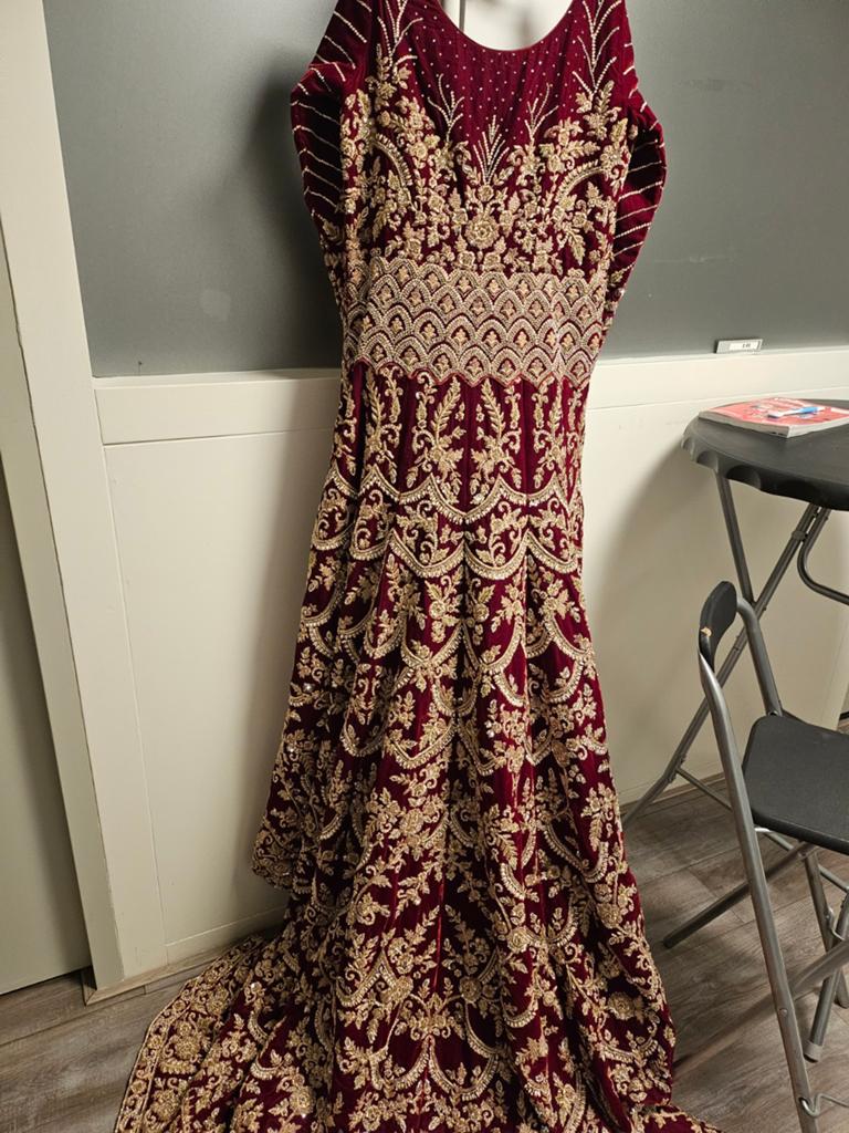 Prachtige Indiase/Pakistaanse trouwjurk - Bordeauxrood met g, Kleding | Dames, Trouwkleding en Trouwaccessoires, Trouwjurk, Nieuw