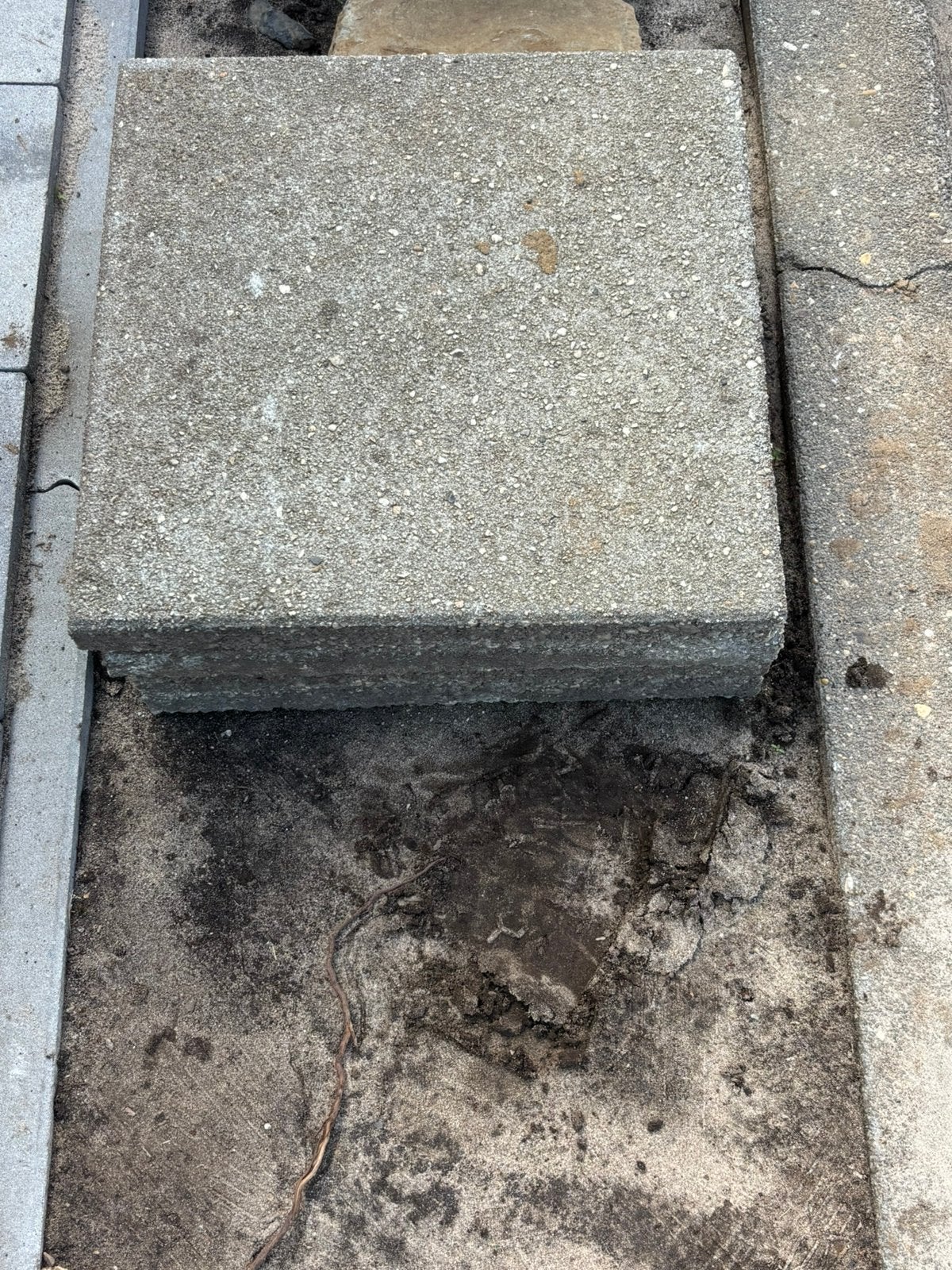 GRATIS 4 tegels 50x50, Ophalen, Zo goed als nieuw, Beton, Terrastegels