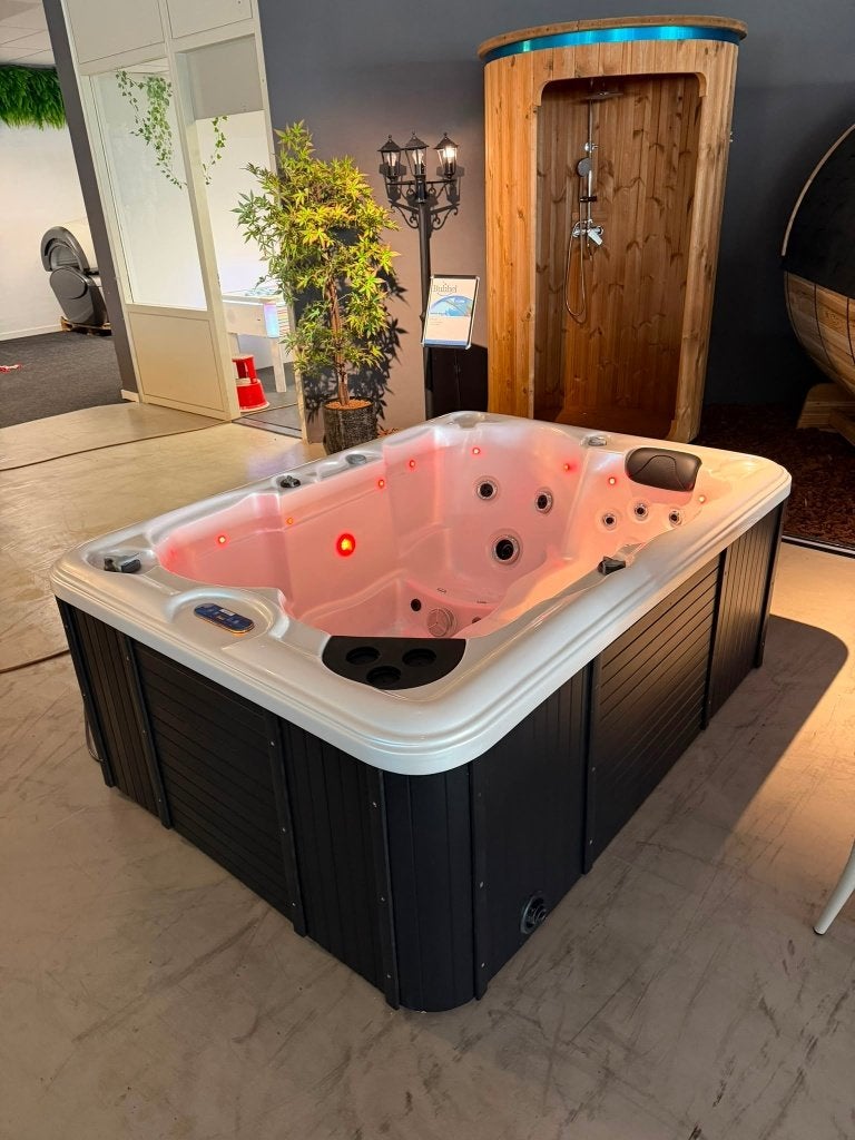 Compacte 2/3-Pers. Spa/Jacuzzi – 2 Zitplaatsen+1 Ligplaats, Tuin en Terras, Bubbelbaden en Hottubs, Ophalen, Zo goed als nieuw