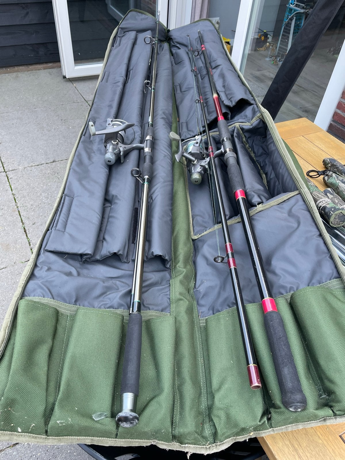 Complete karperset: 2 hengels, 2 molens en draagzak, Ophalen, Gebruikt, Complete set