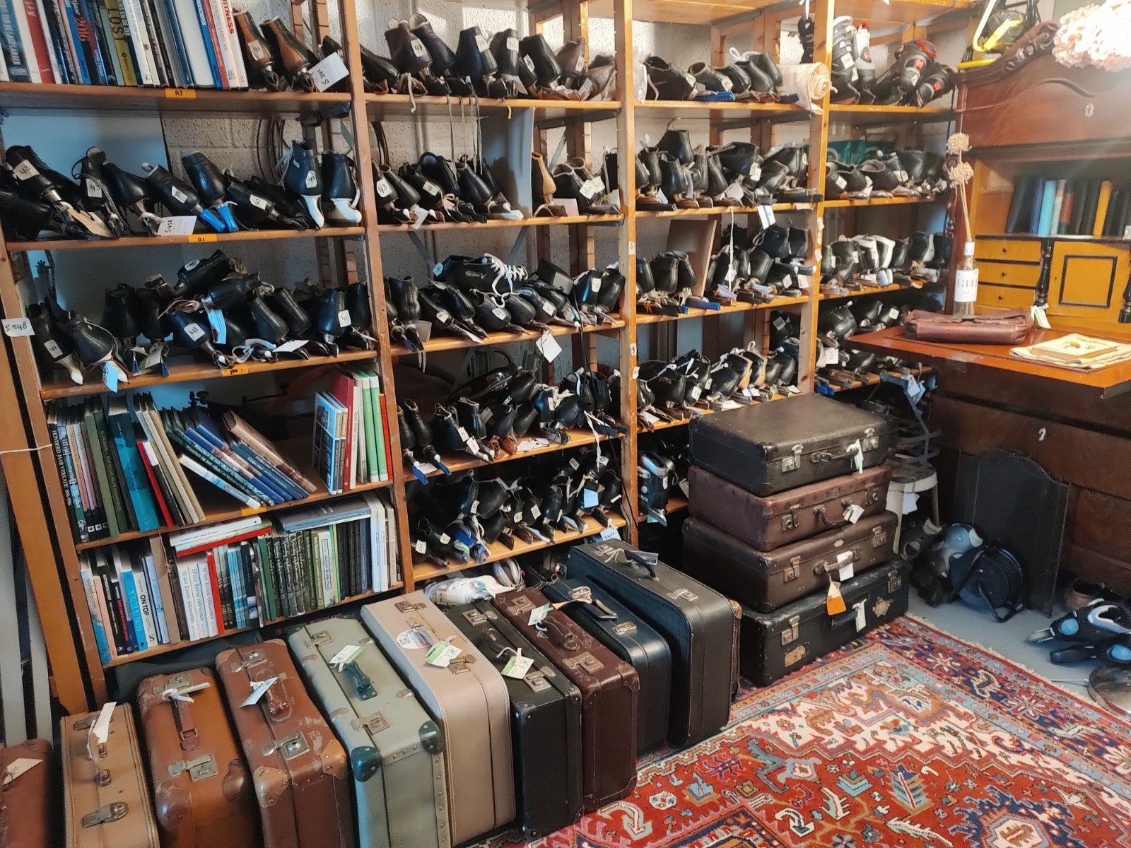 KOFFERS vintage leder, vulcanfibre, karton,
