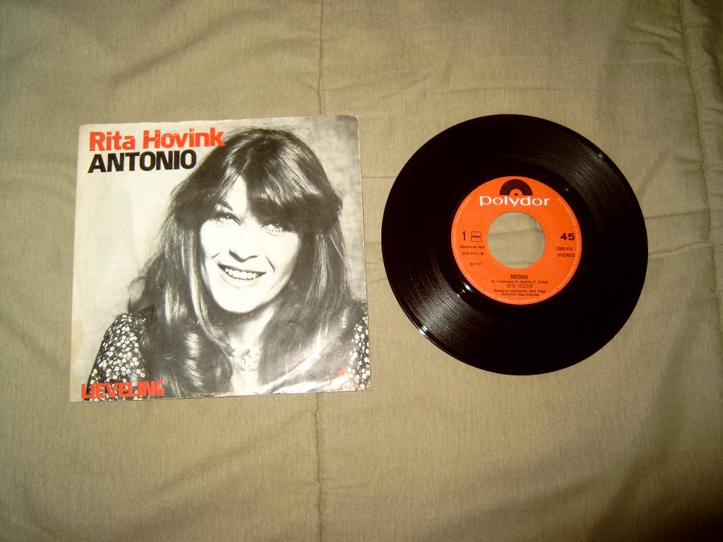 3 singles Rita Hovink & 7 singles Johnny Jordaan te koop, Ophalen of Verzenden, Gebruikt, 7 inch, Overige genres