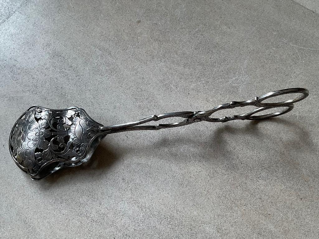 Gedecoreerde antieke gebak/brood tang van zilver gehalte 800, Antiek en Kunst, Verzenden, Zilver