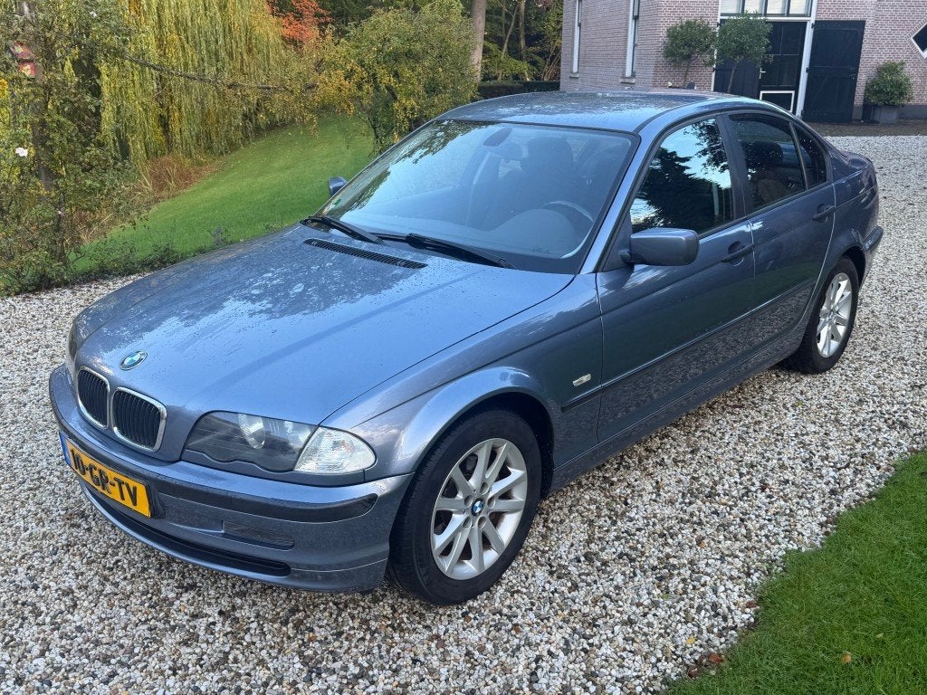 Bmw 3-SERIE 318i Executive Automaat NL-auto Airco - Trekhaak, Auto's, Automaat, Achterwielaandrijving, Gebruikt, 4 cilinders
