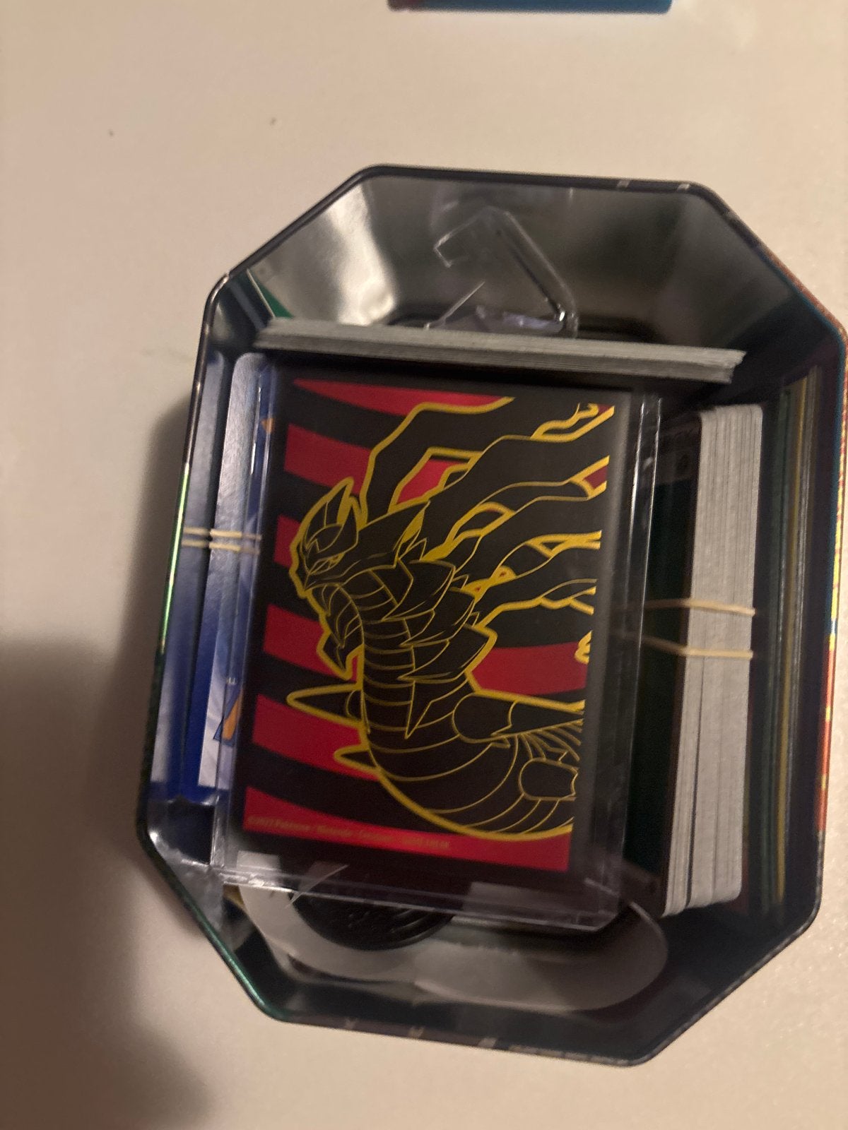 Pokémon TCG verassing  Tin met kaarten, Ophalen of Verzenden, Zo goed als nieuw, Overige typen