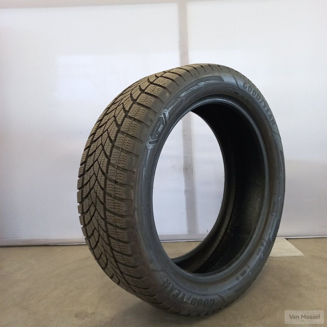 Goodyear UltraGrip Performance+ 235/50/R20 104T, Gebruikt, -, -, 235 mm