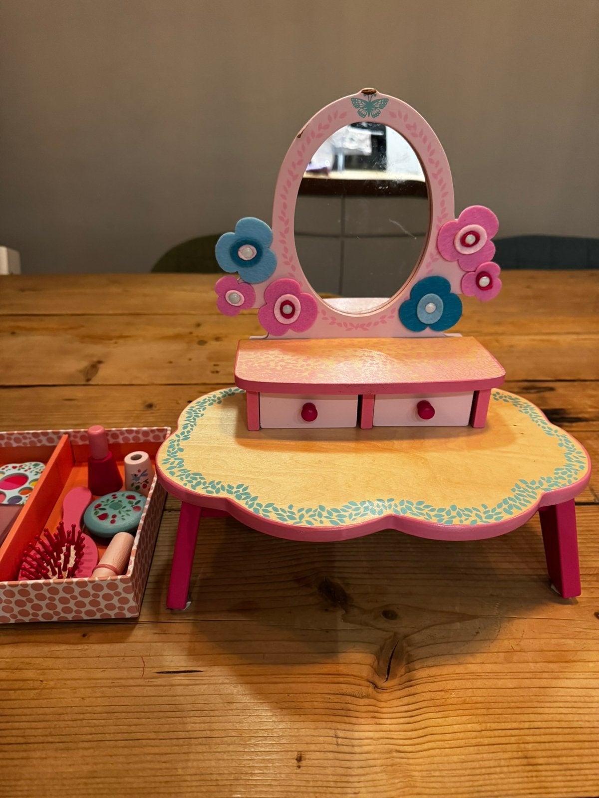 Djeco make up tafeltje en accesoires, Ophalen, Gebruikt