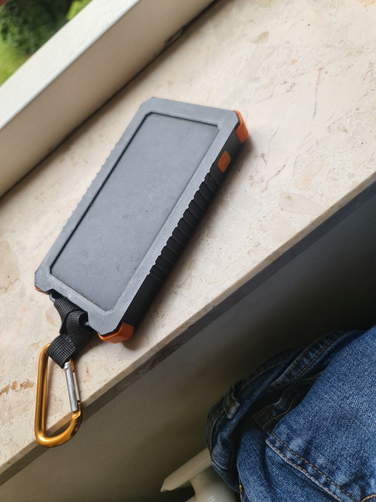 Xtorm solar powerbank 10.000 mAh- outdoor - met karabijnhaak, Ophalen of Verzenden, Gebruikt, Xtorm