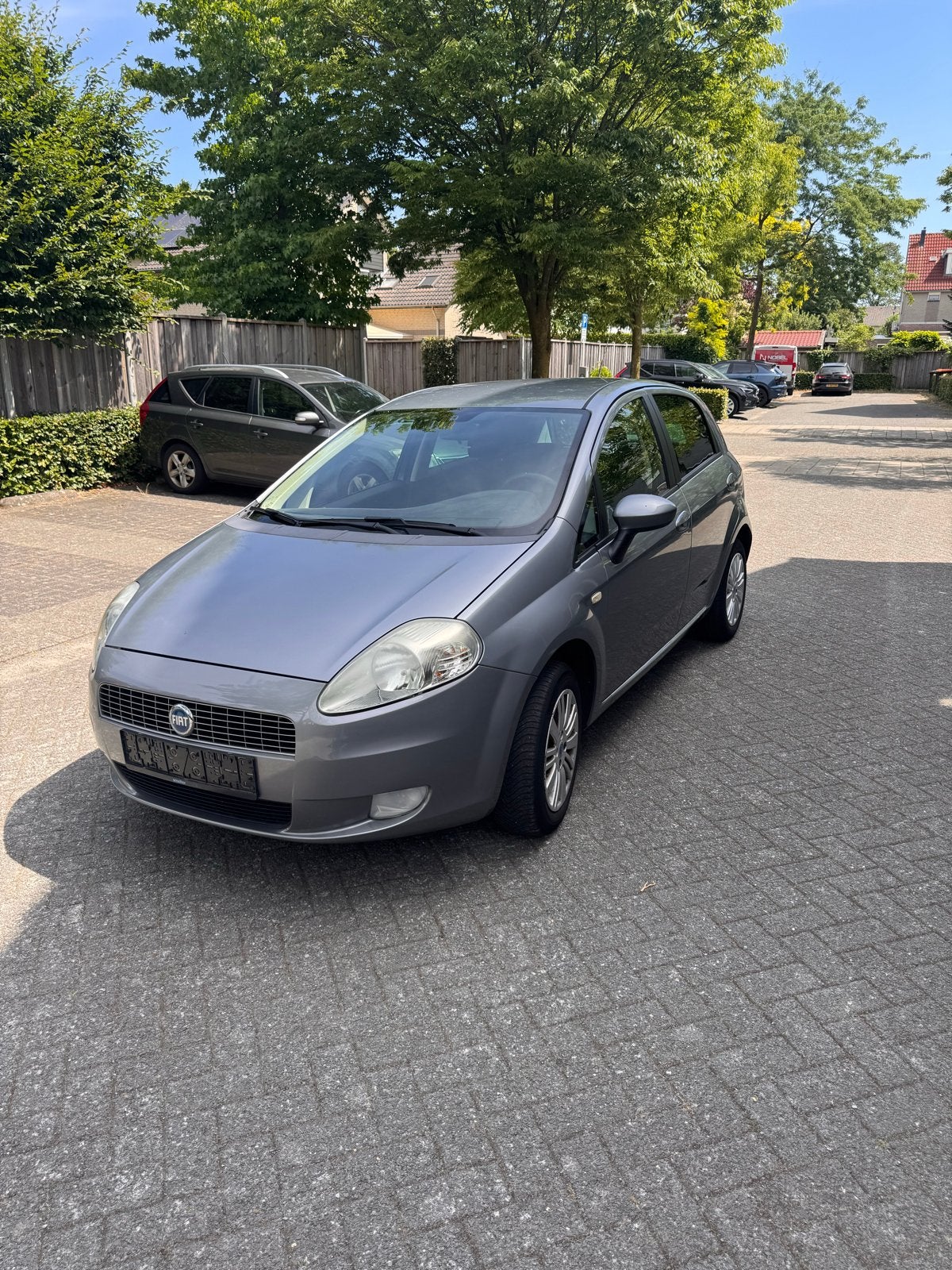 Opknapper: Fiat Punto 1.4 5DR 2007 Grijs, Auto's, Fiat, Voorwielaandrijving, 40 €/maand, 4 cilinders, 400 kg