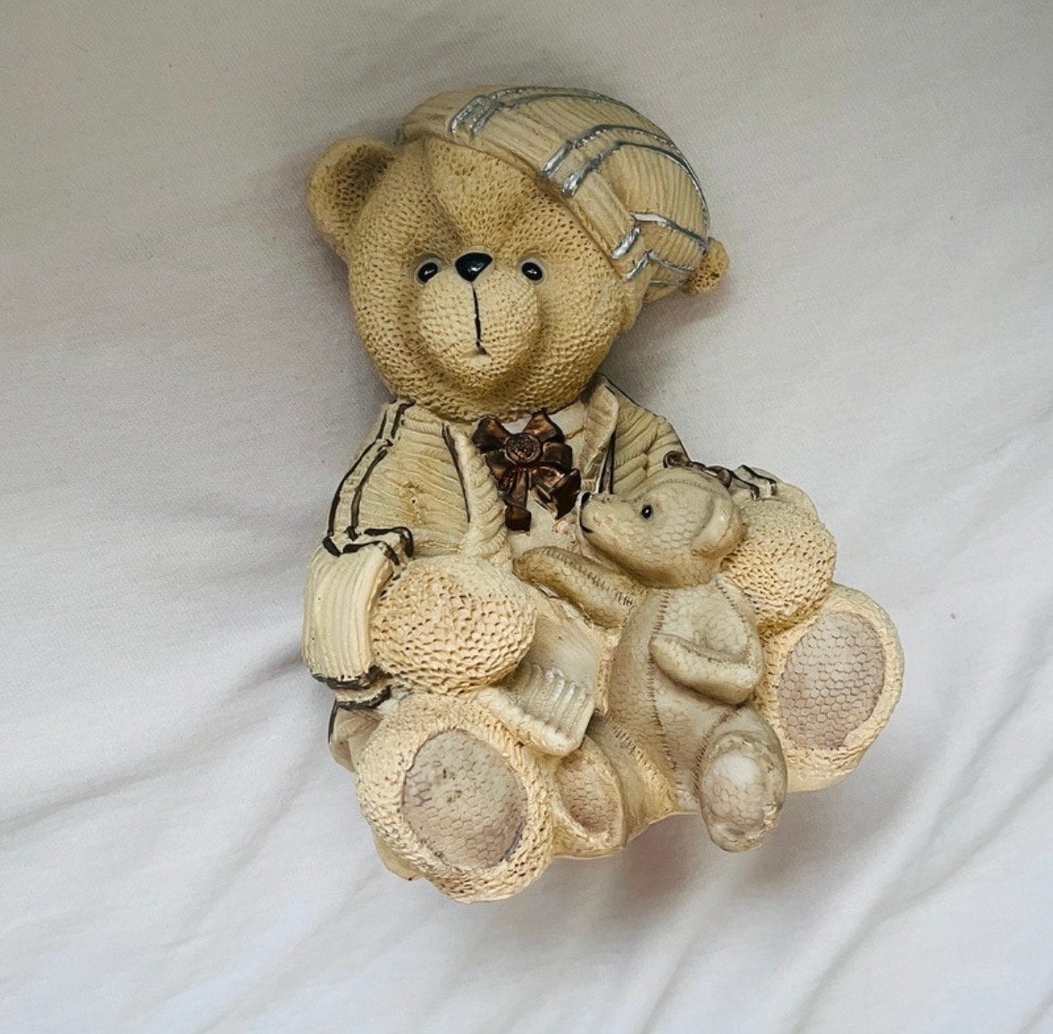 Decoratief Beeldje: Knuffelbeer met Kleine Beer, Ophalen of Verzenden, Gebruikt, Dier