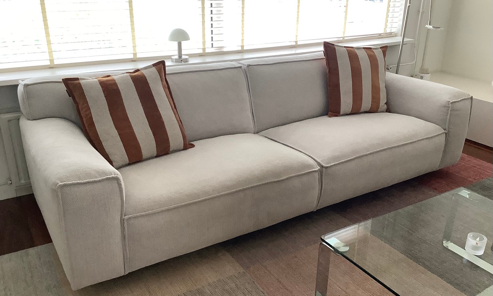 Stoere designbank | 4-zits | Ecru | 2.60 m |, Ophalen, 250 tot 300 cm, 75 tot 100 cm, Zo goed als nieuw