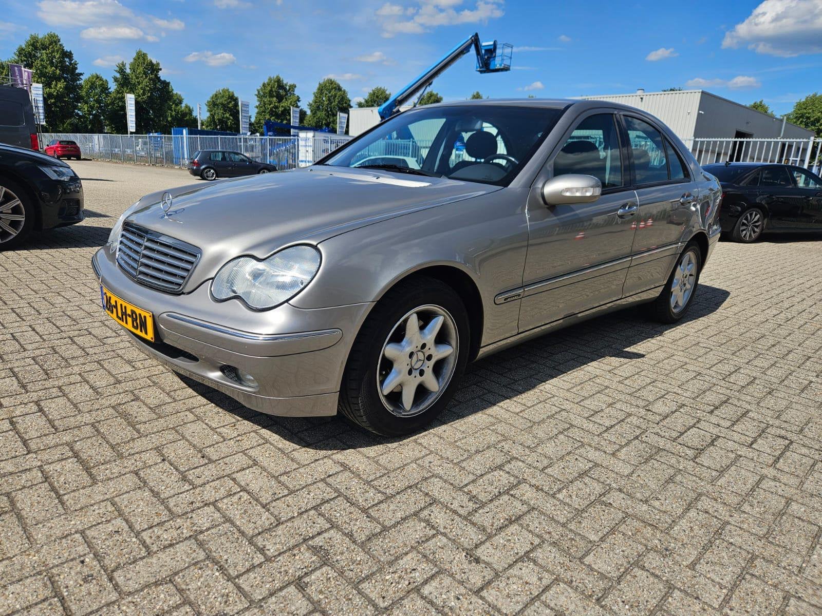 Mercedes-Benz C-Klasse 2.6 C240 Sedan AUT 2003 Grijs, Auto's, Mercedes-Benz, Automaat, Achterwielaandrijving, 2597 cc, 1465 kg