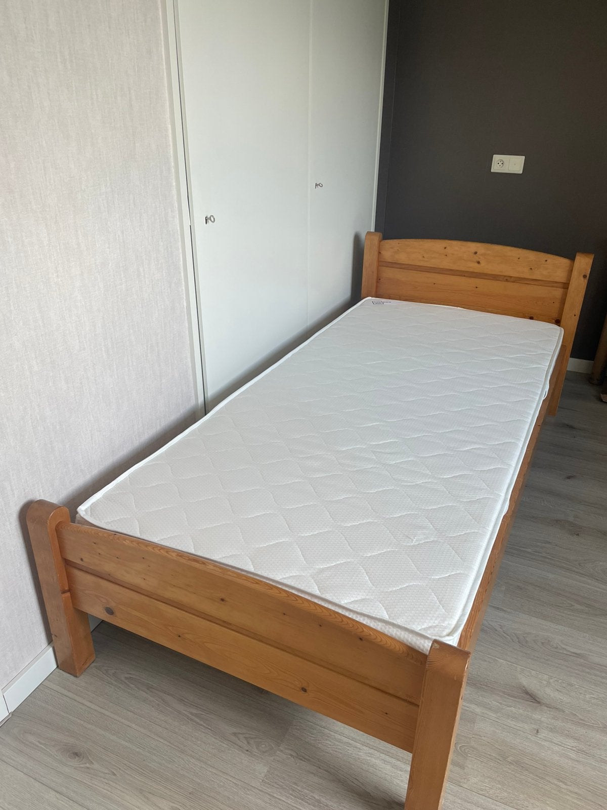Eenpersoonsbed met matras 90x200 en lattenbodem, Huis en Inrichting, Ophalen, Gebruikt, 90 cm, Eenpersoons