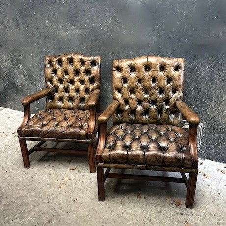 Engelse Chesterfield fauteuils - set van 2, Huis en Inrichting, Fauteuils, Ophalen, Gebruikt, Minder dan 75 cm, Leer