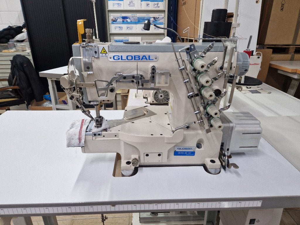 Global CB 3703-56E-AUT Naaimachine–Zo goed als nieuw 3, Industrieel, Ophalen, Overige merken, Naaimachine