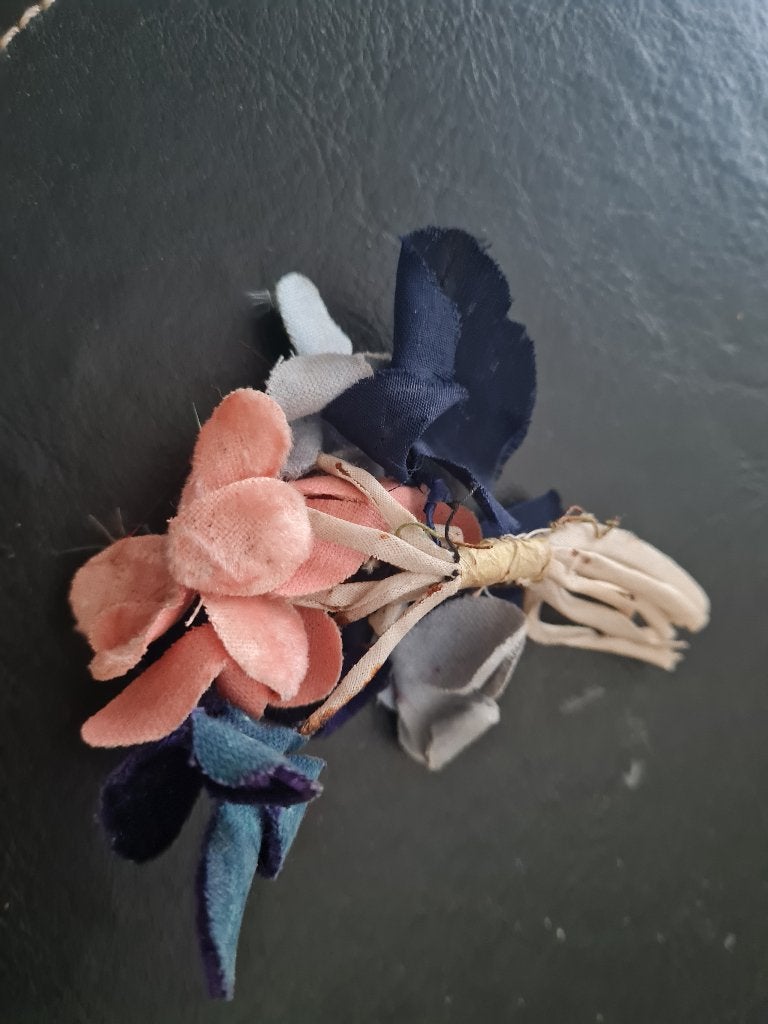 Vintage stoffen bloempjes om corsage te maken foto 1 en 2, Ophalen of Verzenden