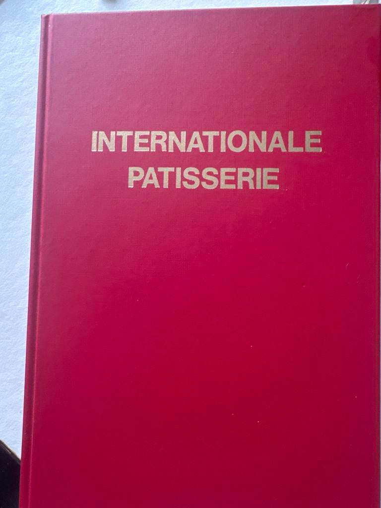 Internationale Patisserie - Walter Bickel (4e druk), Ophalen of Verzenden, Gelezen, Europa, Taart, Gebak en Desserts