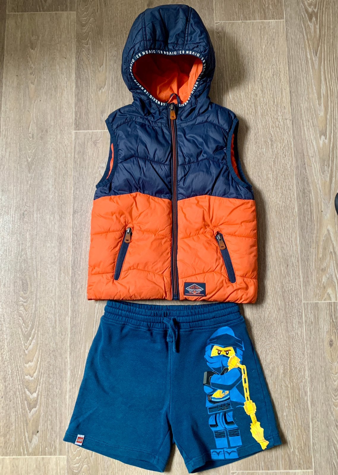 Bodywarmer en short Lego ninjago mt 116, Ophalen of Verzenden, Zo goed als nieuw, Jongen, Setje