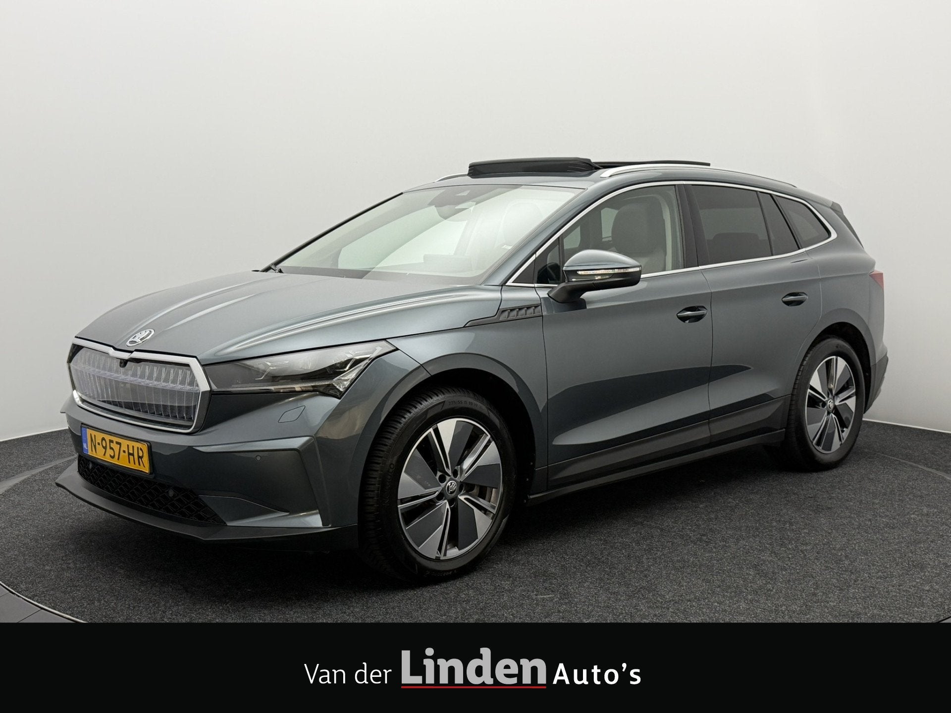 Skoda Enyaq iV 80 SOH 92,8% | Crystal Face | Panoramadak | C, Auto's, Dealer onderhouden, Gebruikt, Zwart, 420 min