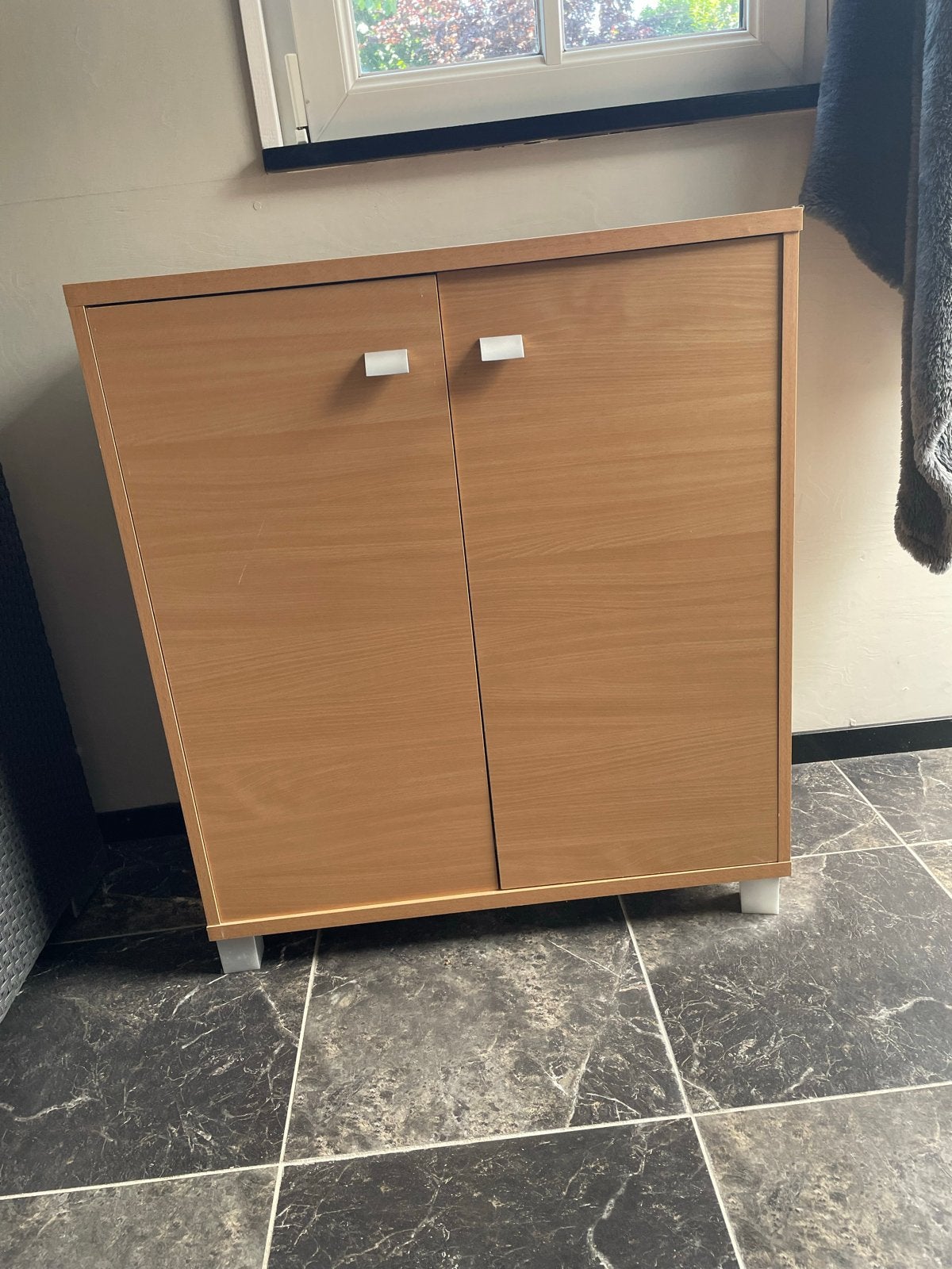 Mooi bruin kastje met 2 deuren en 2 planken, Huis en Inrichting, Kasten | Overige, Zo goed als nieuw, Ophalen