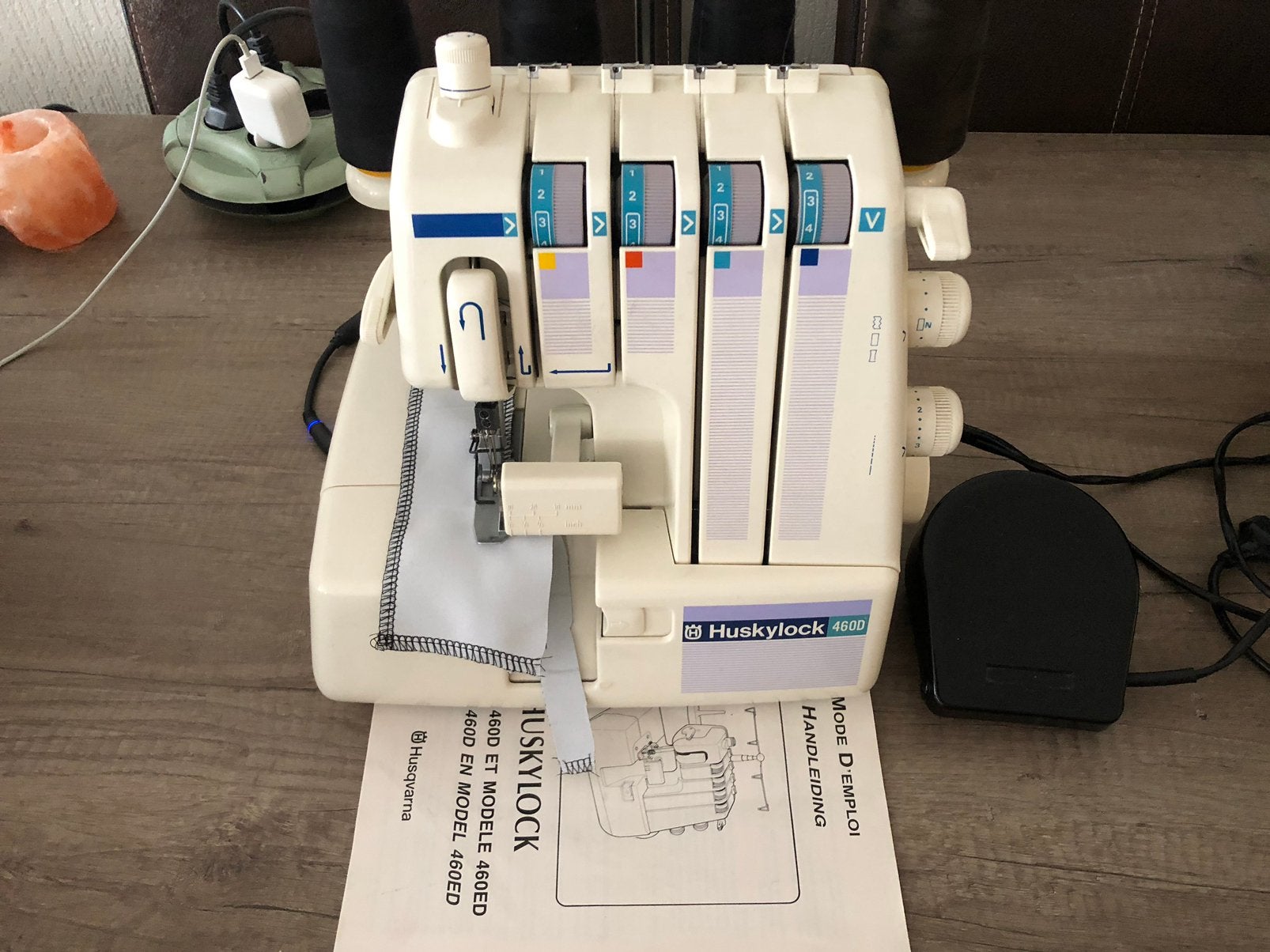 Husgvarna huskylock 460 d, Ophalen of Verzenden, Zo goed als nieuw, Lockmachine, Husqvarna
