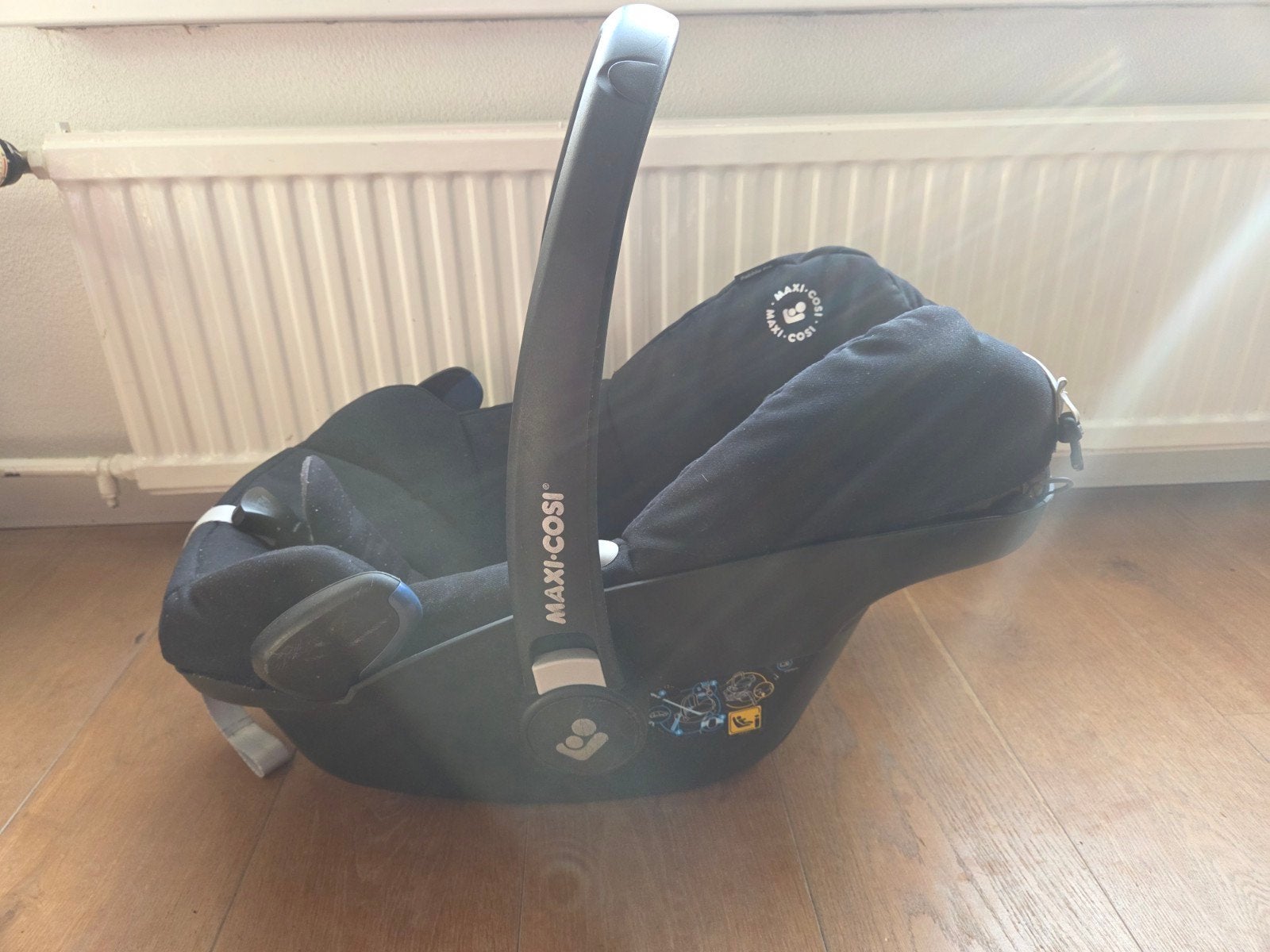 Maxi-Cosi Pebble Pro met FamiliFix3, Kinderen en Baby's, Autostoeltjes, Ophalen, Autogordel of Isofix, Gebruikt, Slaapstand