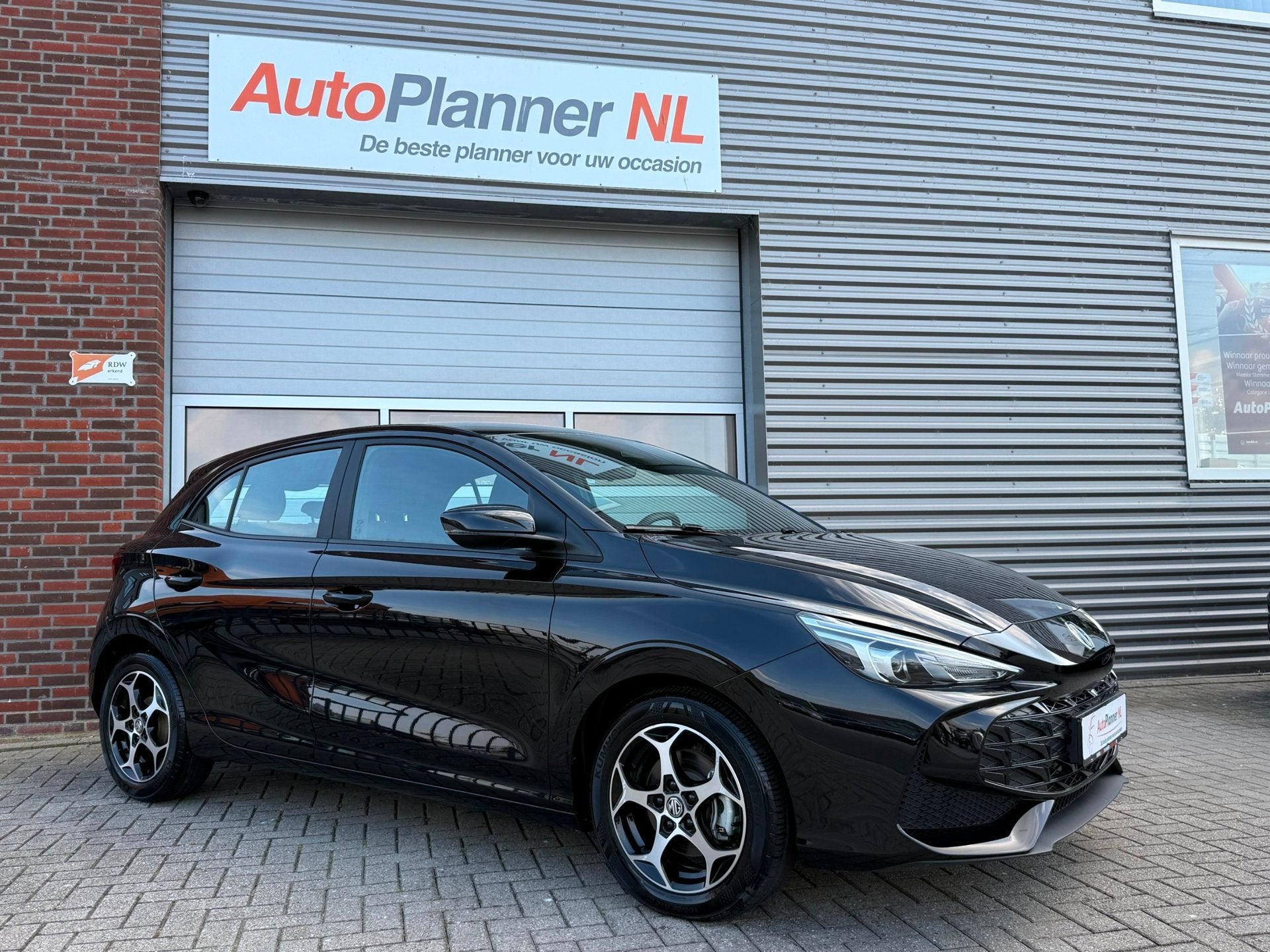 MG 3 1.5 Luxury! Incl. Btw! Camera! Led! Navi! Virtual!, Auto's, MG, Stof, Gebruikt, Zwart, Zwart