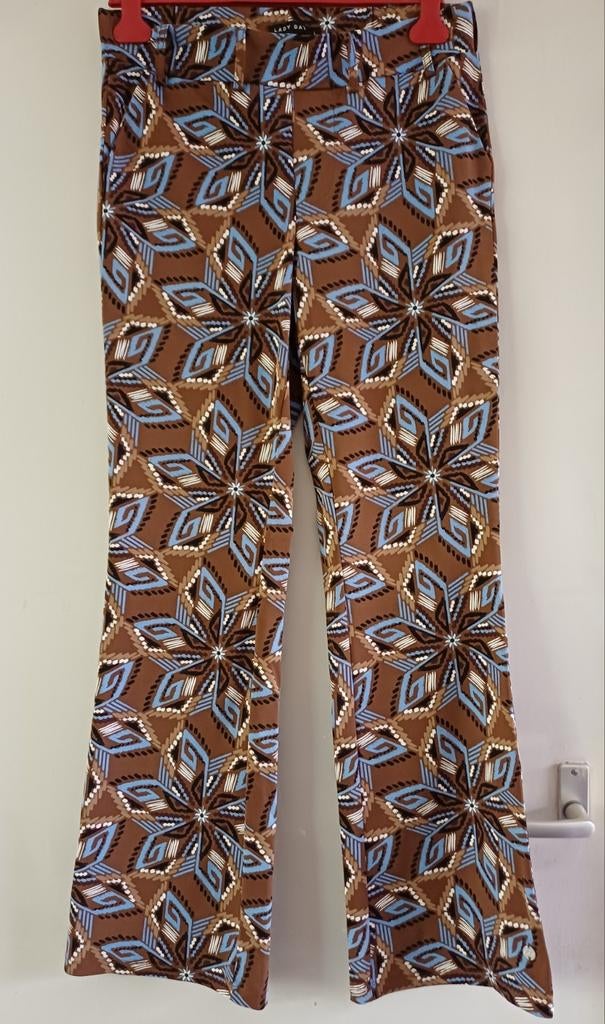 Lady Day Travelstof Broek L - Bruin met Bloemenprint Flair, Kleding | Dames, Broeken en Pantalons, Lady Day, Bruin, Maat 42/44 (L)