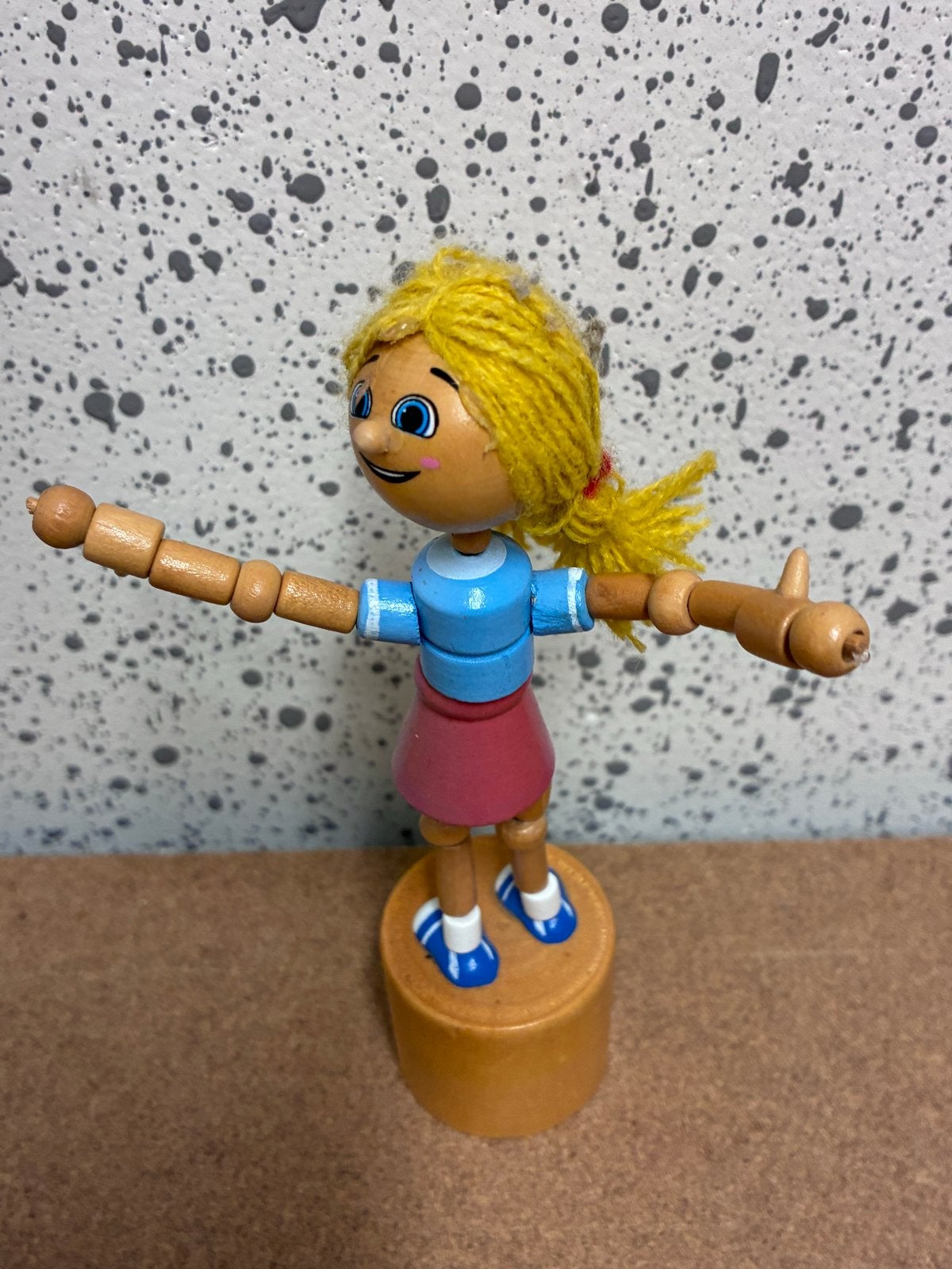 Houten popje met beweegbare armen en benen, Ophalen of Verzenden, Gebruikt, Overige typen