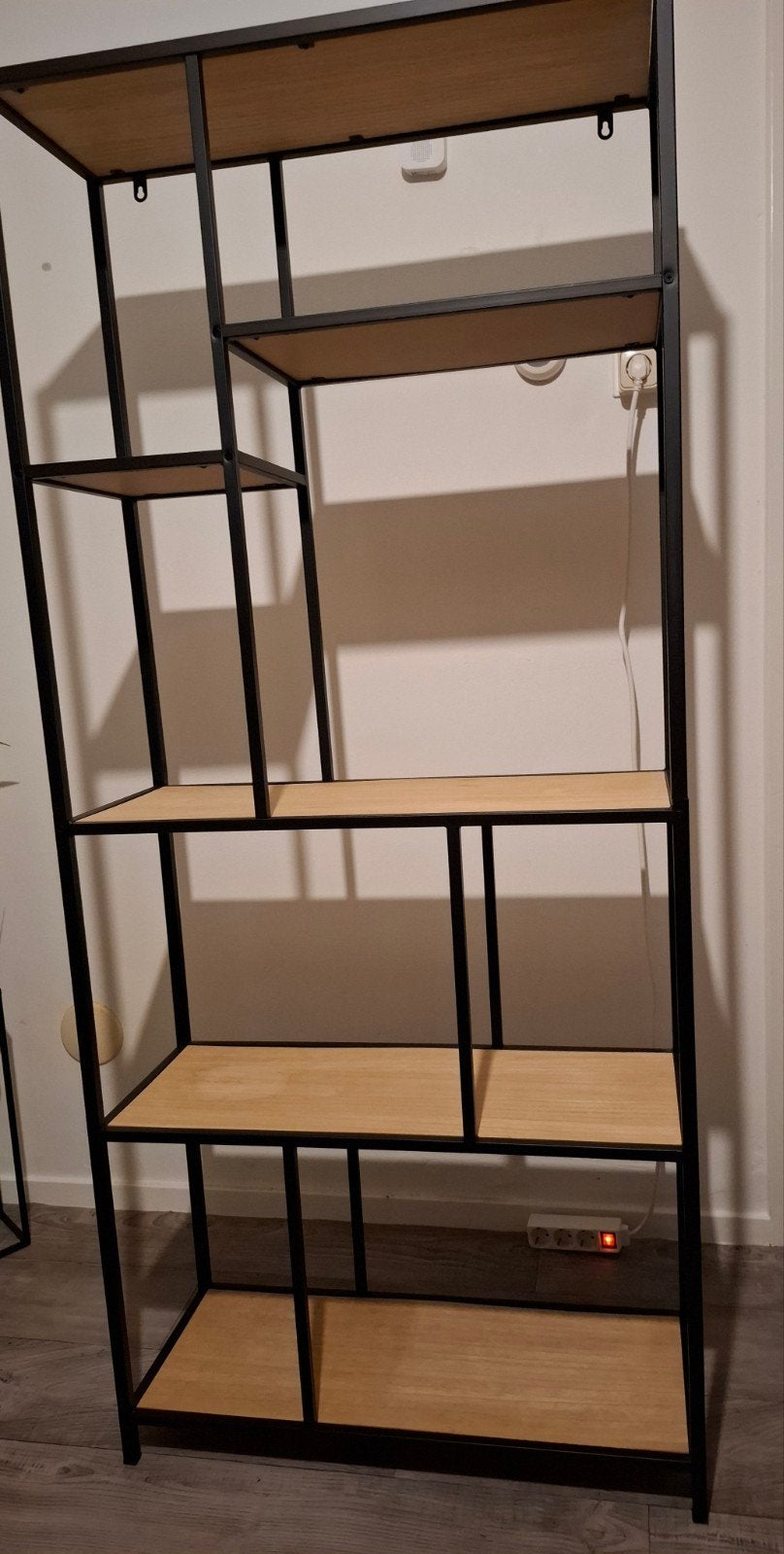 Vakkenkast zwart/grenen., Ophalen, Met plank(en), Gebruikt, Minder dan 150 cm