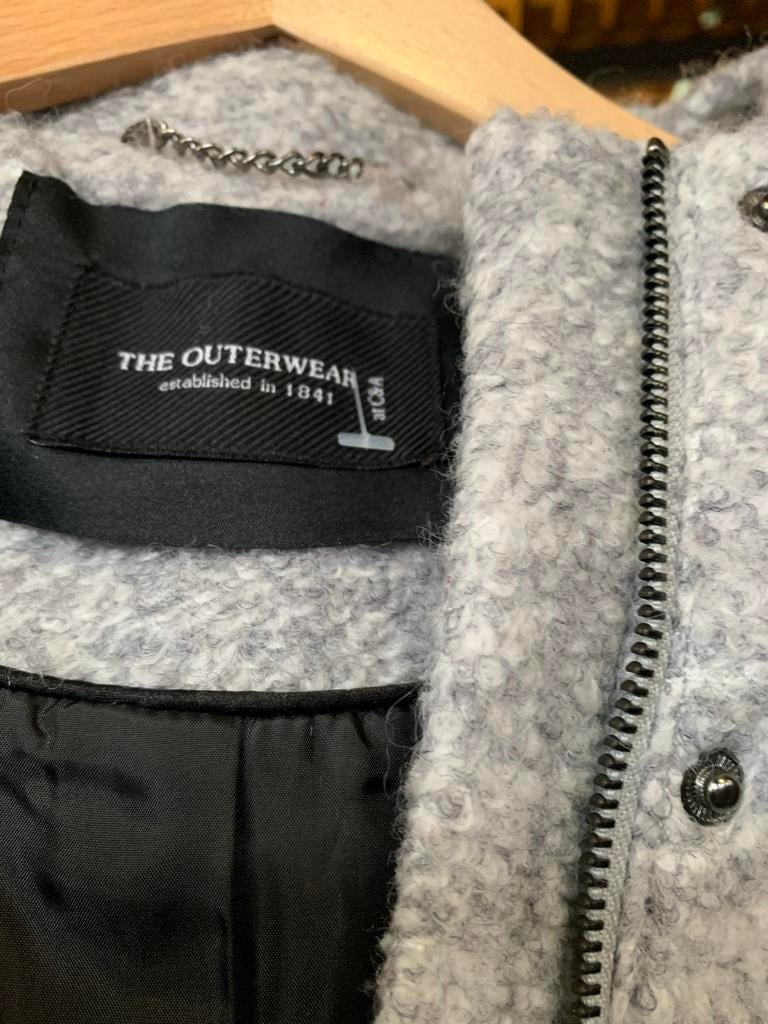 Grijze jas met capuchon van The Outerwear, Ophalen of Verzenden, Zo goed als nieuw, Maat 38/40 (M), Grijs
