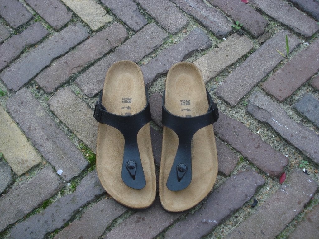 GRATIS VERZENDEN NIEUWE ZWARTE GIZEH BIRKENSTOCKS 38, Kleding | Dames, Slippers, Verzenden, Zwart, Nieuw