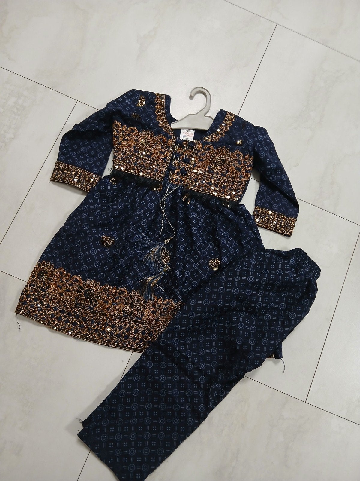 Mooie 2-delige donkerblauwe Salwar Kameez met goud, mt 92/98, Ophalen of Verzenden, Nieuw, Meisje, Setje