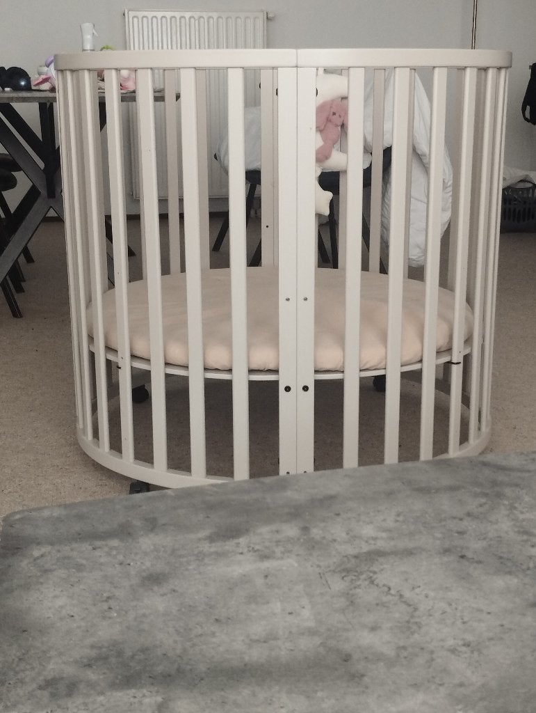 Te koop houten baby box rond, Ophalen, Gebruikt, Rond, In hoogte verstelbaar