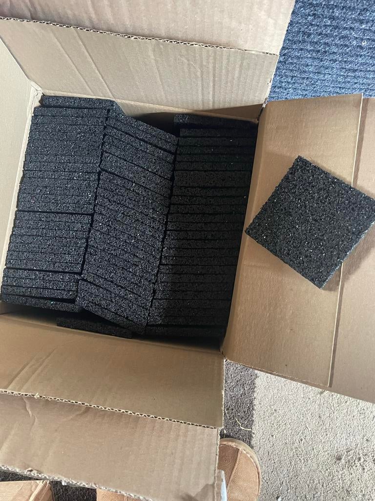 Nieuwe rubberen tegeldragers 10x10x1 cm minstens 300 stuks, Tuin en Terras, Ophalen, Overige typen, Rubber, Nieuw