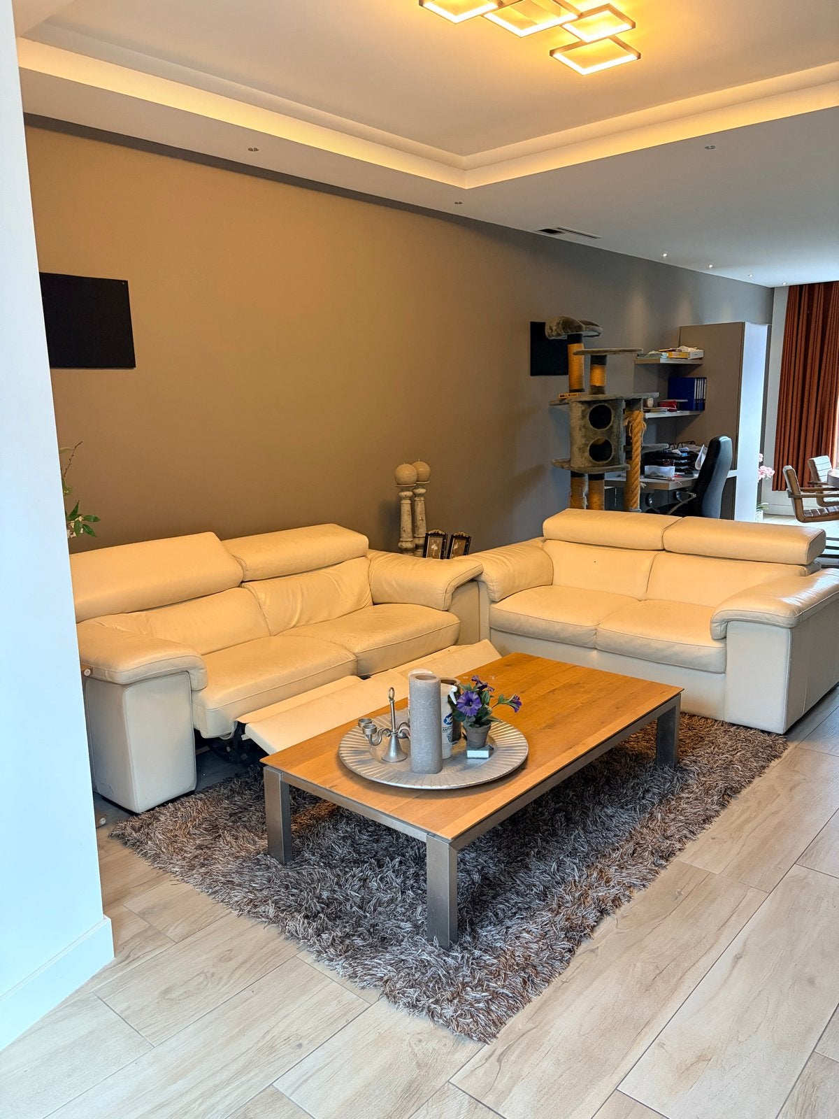 Leren bankstel met Relaxfunctie - Crème, 250 tot 300 cm, Gebruikt, 100 tot 125 cm, Hoekbank