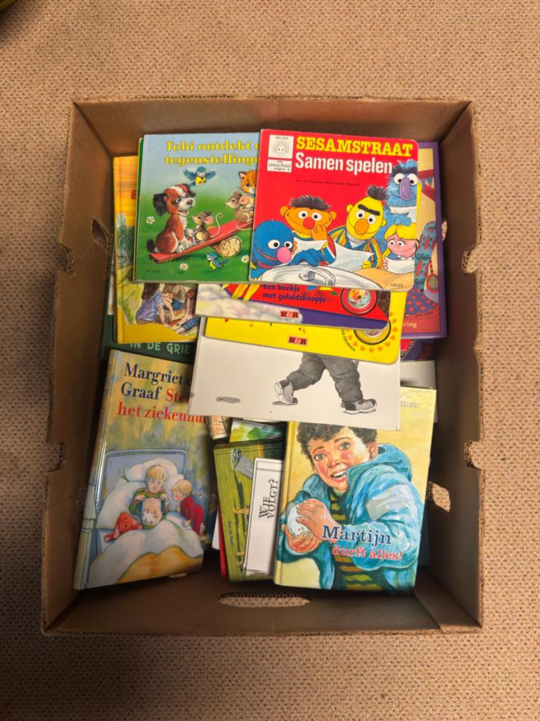 Grote doos kinderboeken: Sesamstraat, Tobi, Martijn en meer, Ophalen of Verzenden, Gelezen, Fictie algemeen