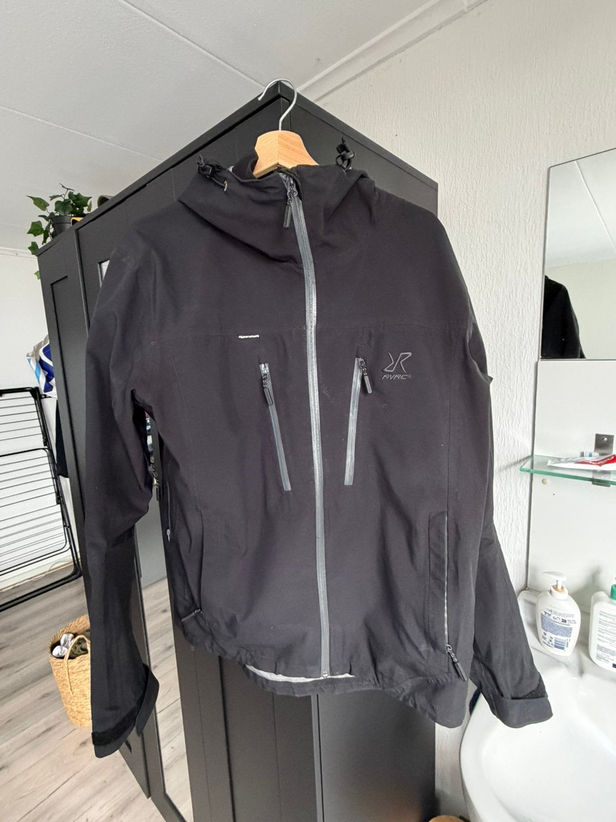 Revolution Race Jas heren L, Ophalen of Verzenden, Gedragen, Maat 52/54 (L), Zwart