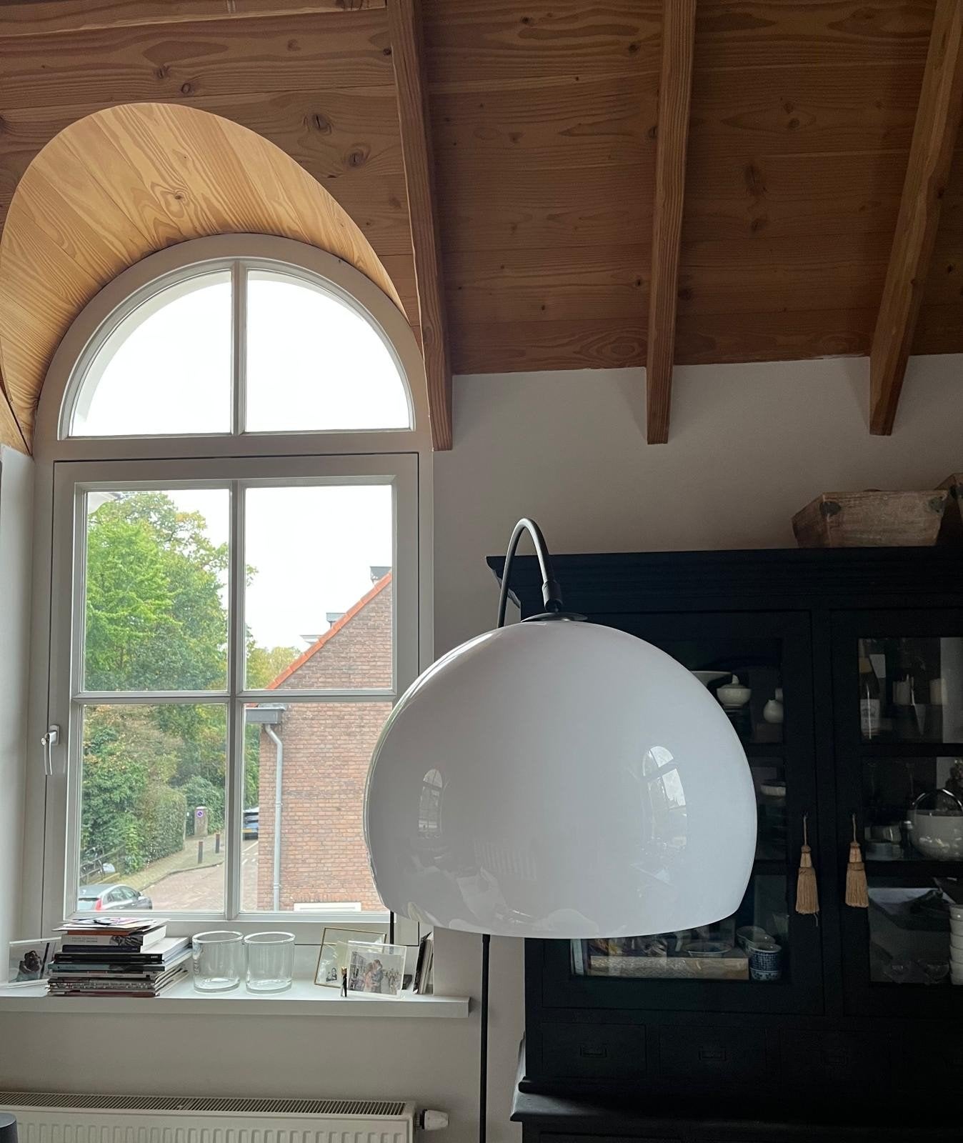 GROTE BOOGLAMP IN NIEUWSTAAT., Ophalen, Kunststof, E27 (groot), Zo goed als nieuw
