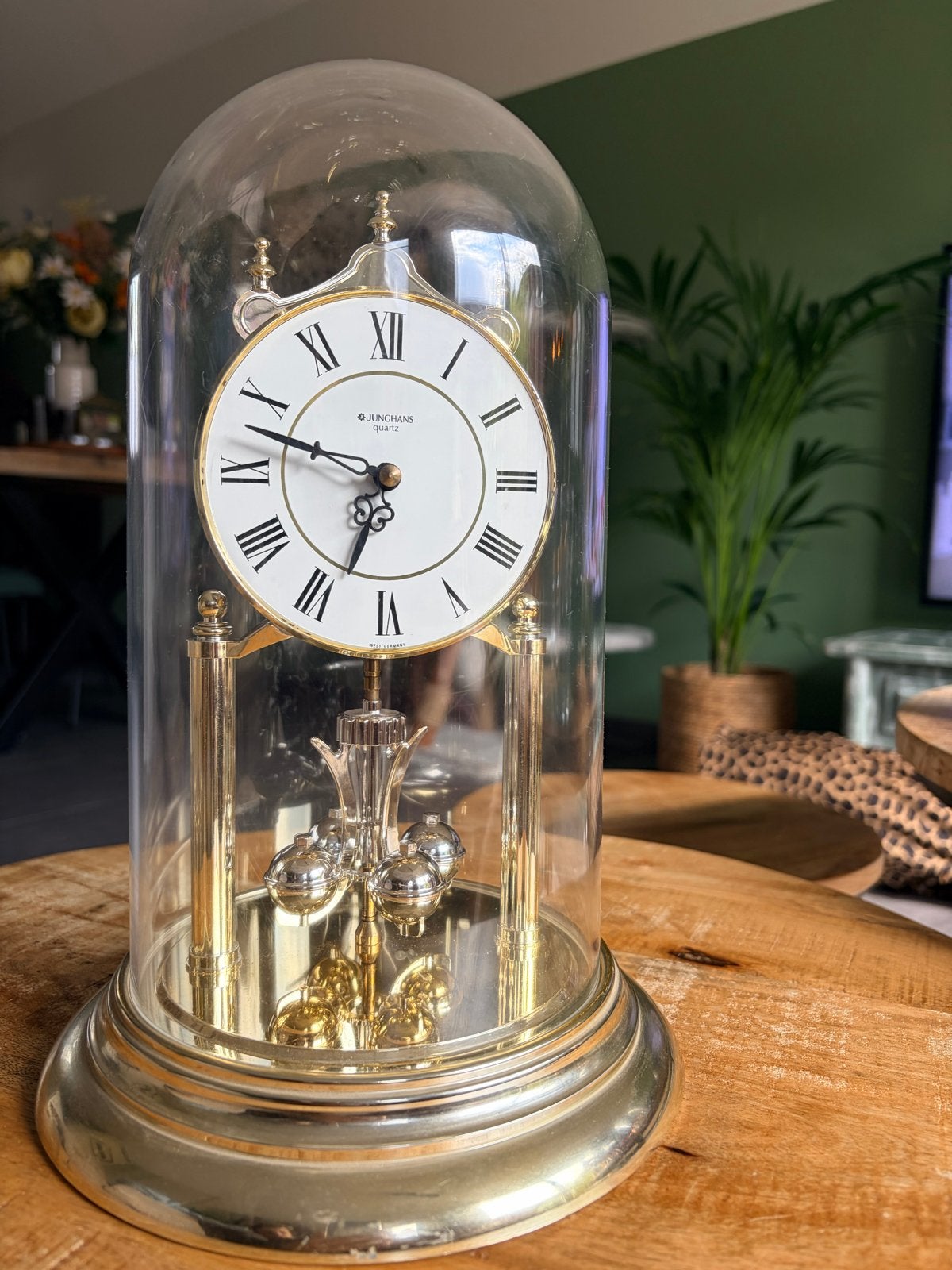 Junghans Quartz Tafelklok onder Glazen Stolp, Ophalen of Verzenden