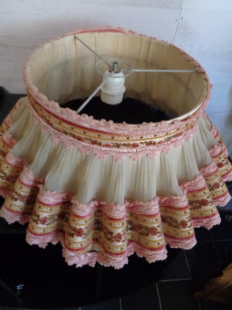 rok hang kap tule en roze gebloemde rand, Ophalen of Verzenden, Gebruikt, Rond, Minder dan 25 cm