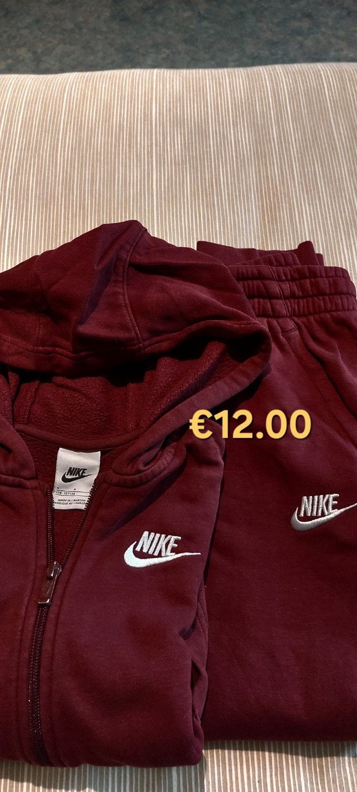 Nike Trainingspak Bordeaux Rood Maat 128-137 CM, Kinderen en Baby's, Kinderkleding | Overige, Ophalen, Zo goed als nieuw, Nike