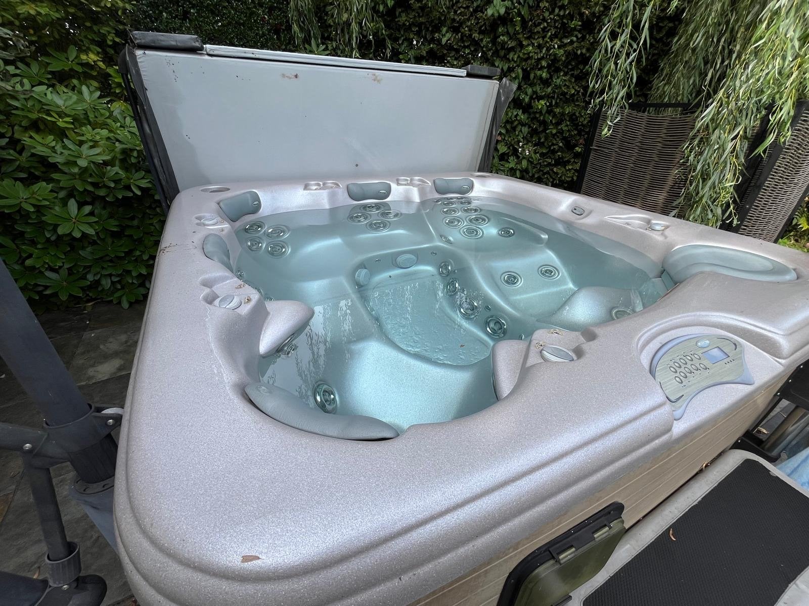 Maax Spa uit 2010 - Goed Onderhouden Jacuzzi, Tuin en Terras, Ophalen of Verzenden, Gebruikt, Afdekzeil, Vast