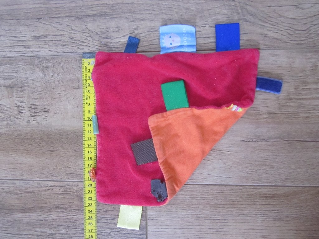 Snooze baby rood oranje pluche knuffel labeldoekje, Overige merken, Overige karakters, Ophalen of Verzenden, Zo goed als nieuw