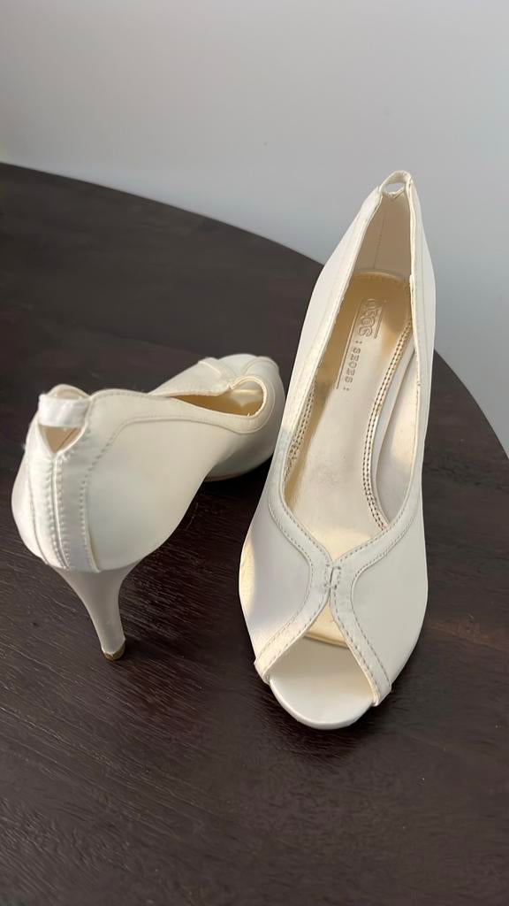 Witte bruids Pumps van ASOS maat 37,5 NIEUW, Ophalen of Verzenden, Nieuw, Wit, Pumps